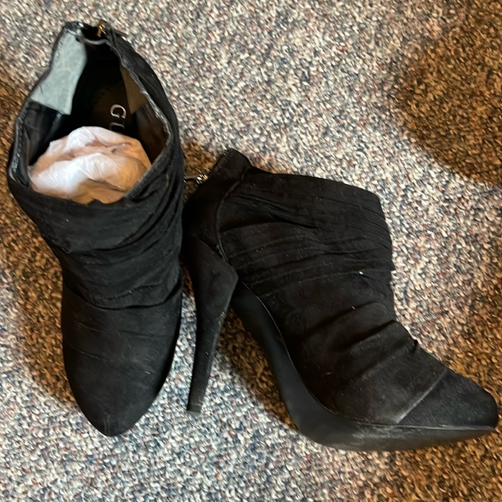 Guess stiletto black suede ankle booties